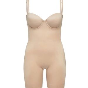 Spanx Suit Your Fancy Strapless Cupped Mid Thigh Bodysuit Size Small